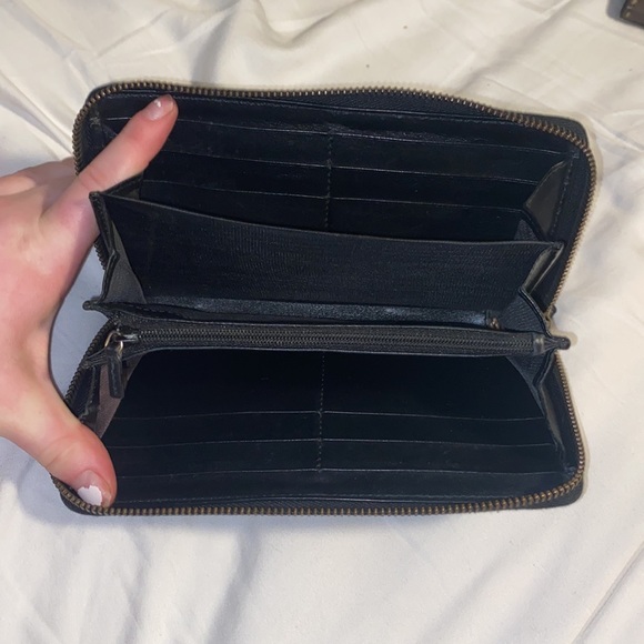 Gucci GG Marmont Zip Around Wallet - Picture 8 of 13